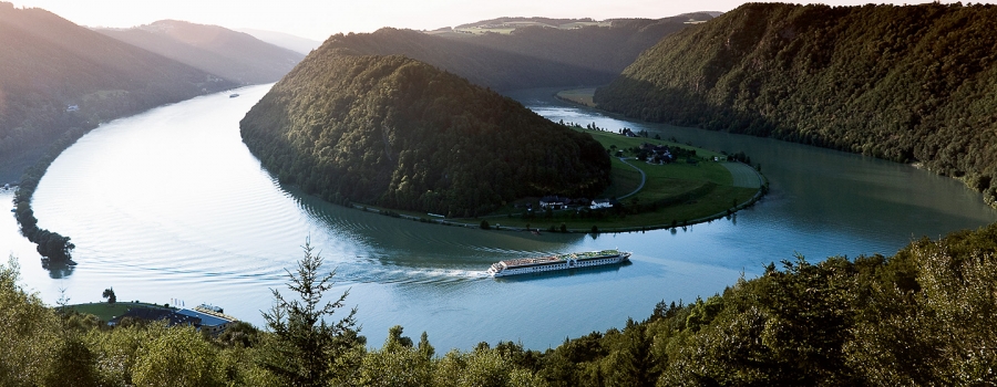 http://www.cruisereservationsdirect.com/images/thumbs/ships/900/350/DO_DLX_DONAU_01_39L__07.jpg
