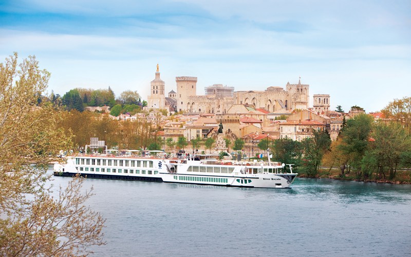 uniworld river cruise avignon to lyon